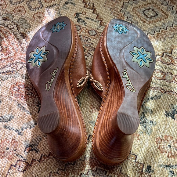 Clark’s leather beaded slip on shoes. Size 7M - Picture 3 of 9